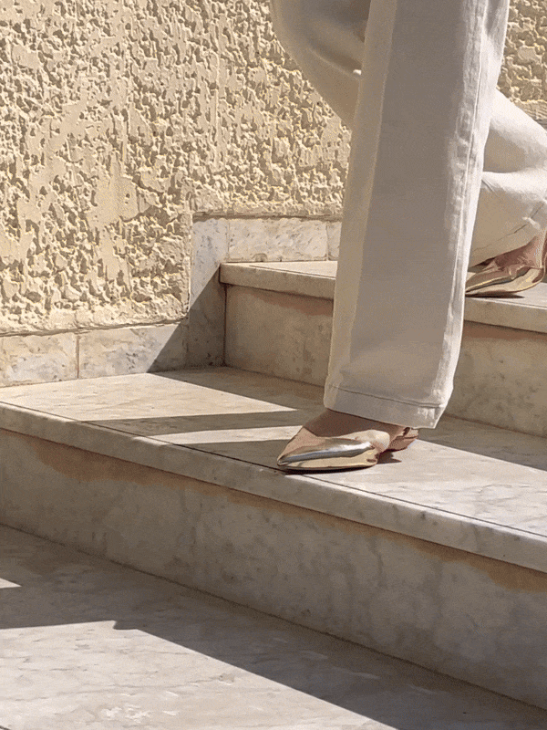 Publicist Pumps in Gold